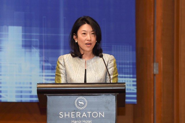 Bà Michele Wee, Chủ tịch Nhóm công tác Ngân hàng Diễn đàn Doanh nghiệp Việt Nam, Tổng giám đốc Ngân hàng Standard Chartered Việt Nam Bà Michele Wee, Chủ tịch Nhóm công tác Ngân hàng Diễn đàn Doanh nghiệp Việt Nam, Tổng giám đốc Ngân hàng Standard Chartered Việt Nam