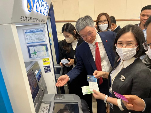 Trải nghiệm rút tiền Won (Hàn Quốc) tại ATM bằng thẻ NAPAS