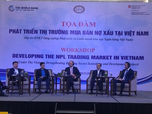 Các diễn giả thảo luận tại sự kiện