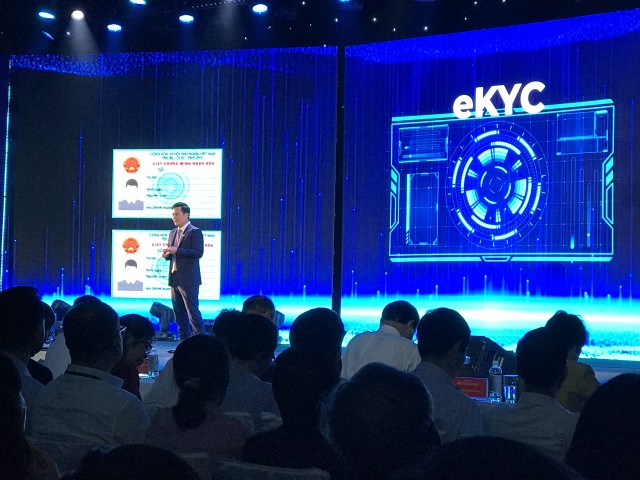 Ông Trần Công Quỳnh Lân, Phó tổng giám đốc VietinBank trình bày tại sự kiện