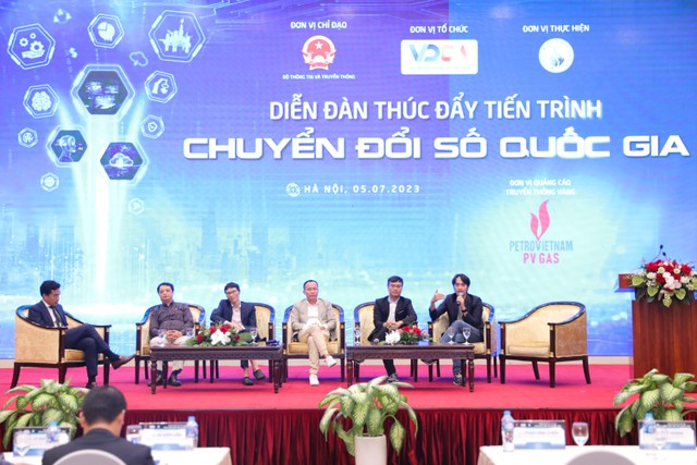 Bên cạnh bài tham luận “Tư duy dữ liệu trong xây dựng giải pháp”, ông Thái Trí Hùng cũng tham gia phiên thảo luận cùng các lãnh đạo đến từ Viện Chiến lược Chuyển đổi số, Viện Đổi mới Sáng tạo, SAP Việt Nam, VieON, Pama.