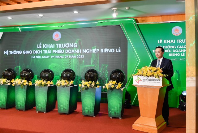 Phát biểu tại sự kiện, ông Phạm Quang Dũng, Chủ tịch HĐQT Vietcombank cho biết: "Nhân dịp Lễ khai trương ngày hôm nay, Vietcombank đã thực hiện đăng ký và sẵn sàng giao dịch 15 mã trái phiếu đã phát hành riêng lẻ của Vietcombank". Phát biểu tại sự kiện, ông Phạm Quang Dũng, Chủ tịch HĐQT Vietcombank cho biết: "Nhân dịp Lễ khai trương ngày hôm nay, Vietcombank đã thực hiện đăng ký và sẵn sàng giao dịch 15 mã trái phiếu đã phát hành riêng lẻ của Vietcombank".