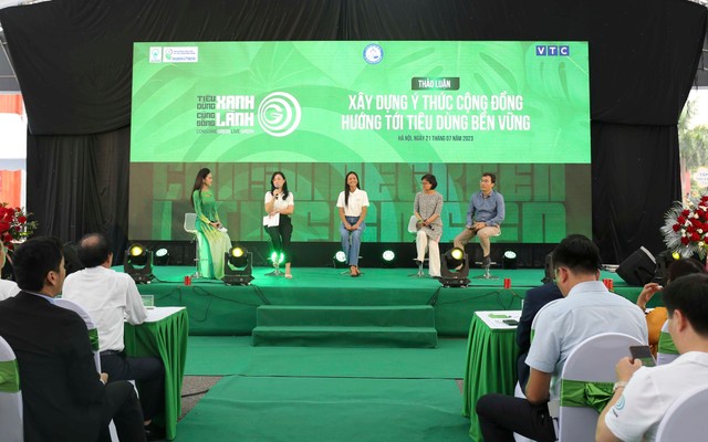 Các đại biểu tham gia thảo luận tại sự kiện