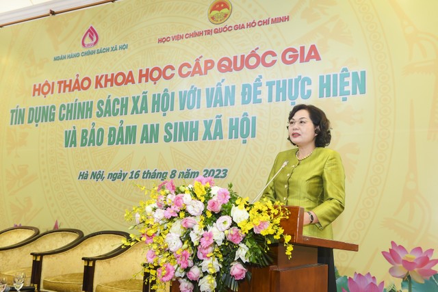 Bà Nguyễn Thị Hồng, Thống đốc Ngân hàng Nhà nước Việt Nam kiêm Chủ tịch Hội đồng quản trị NHCSXH phát biểu tại Hội thảo