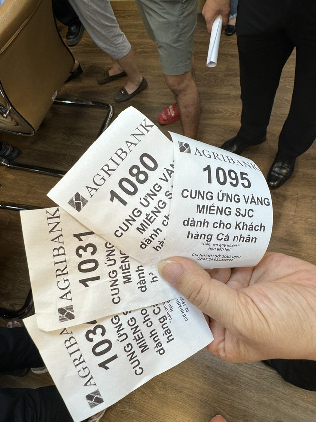 Những số thứ tự được khách hàng trả lại nhân viên Ngân hàng Những số thứ tự được khách hàng trả lại nhân viên Ngân hàng