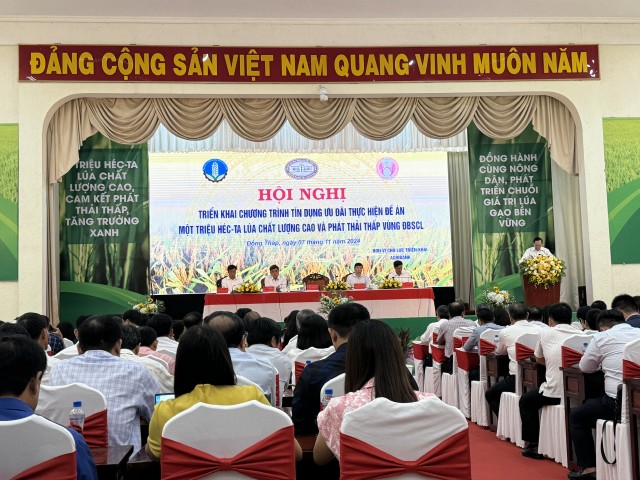 Hội nghị do Phó Thống đốc Thường trực NHNN Đào Minh Tú, Thứ trưởng Bộ Nông nghiệp và Phát triển nông thôn Trần Thanh Nam, Chủ tịch UBND tỉnh Đồng Tháp Phạm Thiện Nghĩa đồng chủ trì