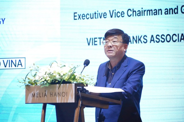 TS. Nguyễn Quốc Hùng, Phó chủ tịch kiêm Tổng Thư ký Hiệp hội Ngân hàng Việt Nam phát biểu tại sự kiện