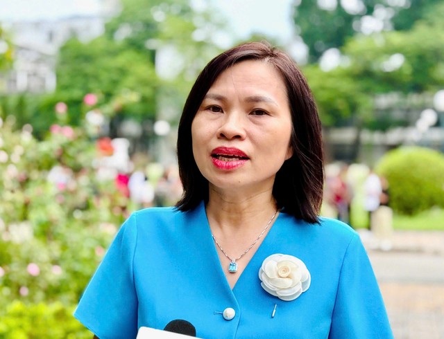 PGS-TS. Phạm Thanh Huyền, Trưởng ban Công tác sinh viên, Đại học Bách khoa Hà Nội trao đổi với phóng viên bên lề buổi Sinh hoạt công dân đầu khóa K70 Đại học Bách khoa Hà Nội.