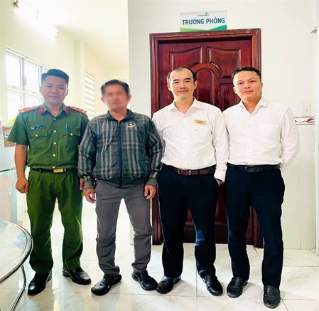 Anh H.T.N cảm ơn nhân viên ngân hàng PGD Lý Thái Tổ và cán bộ công an xã Nhơn Trạch