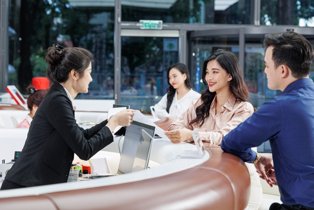 Techcombank sẽ chi trả cổ tức năm 2024 bằng tiền mặt tỷ lệ 10% mệnh giá, tương đương hơn 7.000 tỷ đồng, ngày thanh toán dự kiến 22/10/2025.