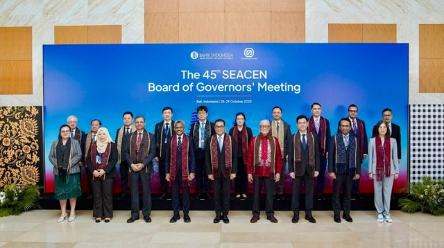 Các trưởng đoàn chụp ảnh lưu niệm tại Hội nghị Hội đồng Thống đốc SEACEN lần thứ 45