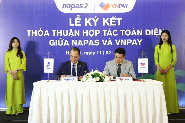 Đại diện NAPAS và VNPAY ký kết biên bản hợp tác