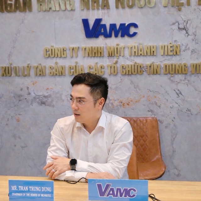Ông Trần Trung Dũng, Chủ tịch Hội đồng thành viên VAMC trao đổi tại Toạ đàm Ông Trần Trung Dũng, Chủ tịch Hội đồng thành viên VAMC trao đổi tại Toạ đàm