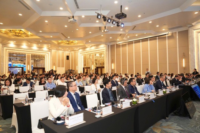 Toàn cảnh diễn đàn