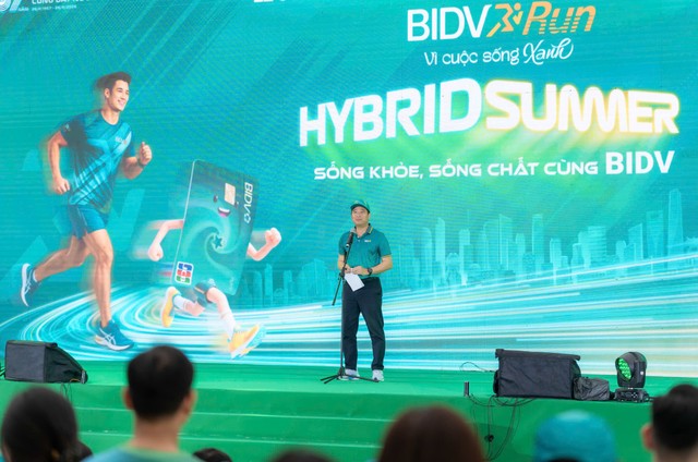 Ông Trần Phương - Phó Tổng Giám đốc, Chủ tịch Công đoàn BIDV, Trưởng Ban Tổ chức Giải chạy - phát biểu tại chương trình