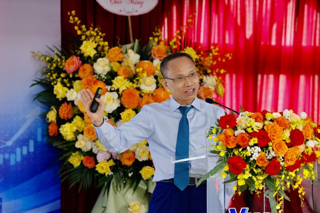 TS. Cấn Văn Lực, Chuyên gia Kinh tế trưởng BIDV và Thành viên Hội đồng Tư vấn chính sách tài chính - tiền tệ Quốc gia phát biểu tại Toạ đàm