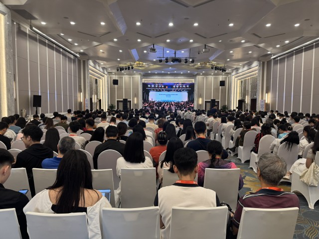 Phòng họp tầng 7 của ĐHCĐ SHB gần như không còn ghế trống