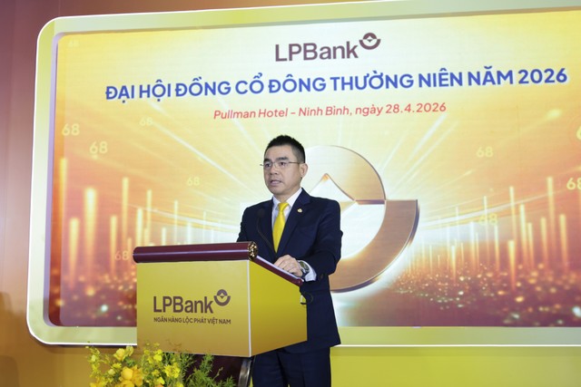 Ông Hồ Nam Tiến, Chủ tịch HĐQT LPBank phát biểu tại Đại hội.