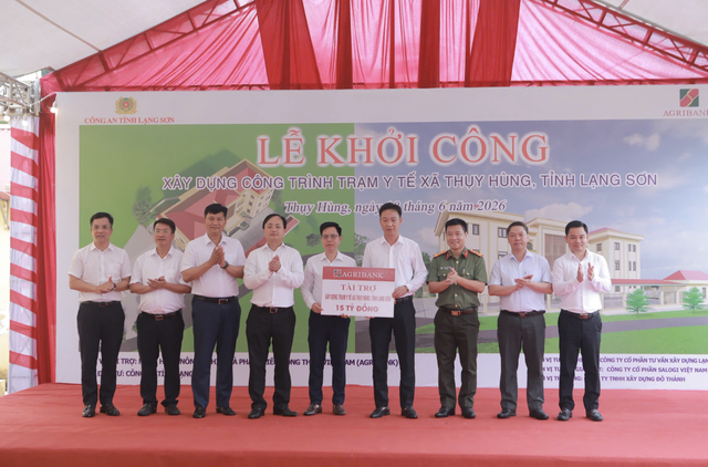 Ông Tô Huy Vũ, Chủ tịch HĐTV Agribank và ông Phạm Toàn Vượng, Thành viên HĐTV, Tổng Giám đốc Agribank trao biểu trưng tài trợ 15 tỷ đồng xây dựng công trình Trạm Y tế xã Thụy Hùng, tỉnh Lạng Sơn Ông Tô Huy Vũ, Chủ tịch HĐTV Agribank và ông Phạm Toàn Vượng, Thành viên HĐTV, Tổng Giám đốc Agribank trao biểu trưng tài trợ 15 tỷ đồng xây dựng công trình Trạm Y tế xã Thụy Hùng, tỉnh Lạng Sơn