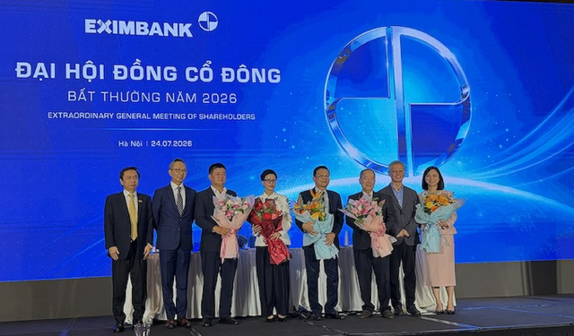 Các thành viên HĐQT mới của Eximbank ra mắt cổ đông Các thành viên HĐQT mới của Eximbank ra mắt cổ đông