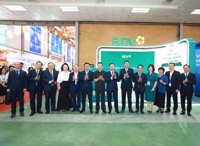 Ngân hàng số BIDV đang dịch chuyển từ “đưa ngân hàng đến với khách hàng” sang “đưa ngân hàng vào hành trình của khách hàng”. Ngân hàng số BIDV đang dịch chuyển từ “đưa ngân hàng đến với khách hàng” sang “đưa ngân hàng vào hành trình của khách hàng”.