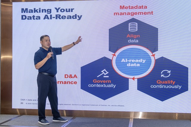 Ông Thái Sơn Tùng, chuyên viên kinh doanh giải pháp dữ liệu và trí tuệ nhân tạo tại IBM Việt Nam trao đổi tại sự kiện Ông Thái Sơn Tùng, chuyên viên kinh doanh giải pháp dữ liệu và trí tuệ nhân tạo tại IBM Việt Nam trao đổi tại sự kiện
