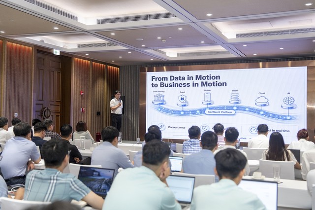Ông Nguyễn Đình Nguyên, Giám đốc Trung tâm giải pháp Công nghệ Chiến lược thuộc Công ty Công nghệ BNH (Better and Higher) Việt Nam chia sẻ tại Hội thảo Ông Nguyễn Đình Nguyên, Giám đốc Trung tâm giải pháp Công nghệ Chiến lược thuộc Công ty Công nghệ BNH (Better and Higher) Việt Nam chia sẻ tại Hội thảo