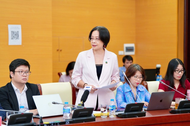Bà Nguyễn Thị Lan Hương, Ủy viên Đoàn Chủ tịch Hội Doanh nhân trẻ Việt Nam, Chủ tịch Câu lạc bộ Nông nghiệp Công nghệ cao Doanh nhân trẻ Việt Nam chia sẻ tại Hội nghị Bà Nguyễn Thị Lan Hương, Ủy viên Đoàn Chủ tịch Hội Doanh nhân trẻ Việt Nam, Chủ tịch Câu lạc bộ Nông nghiệp Công nghệ cao Doanh nhân trẻ Việt Nam chia sẻ tại Hội nghị