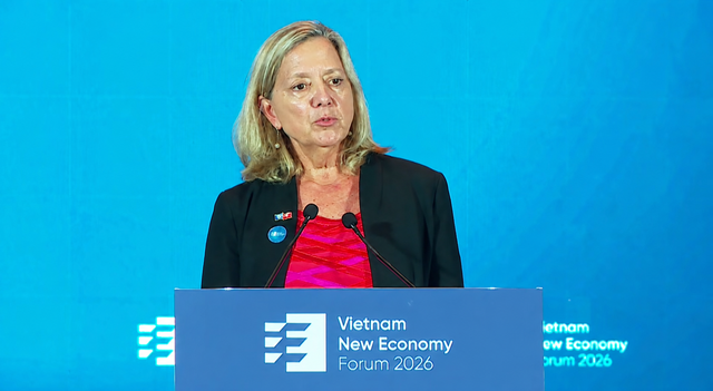 Bà Mariam J. Sherman, Giám đốc Ngân hàng Thế giới tại Việt Nam, Campuchia và Lào, Việt Nam phát biểu tại Diễn đàn Bà Mariam J. Sherman, Giám đốc Ngân hàng Thế giới tại Việt Nam, Campuchia và Lào, Việt Nam phát biểu tại Diễn đàn