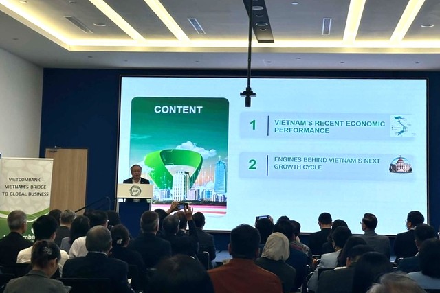 Đại diện Vietcombank phát biểu tại diễn đàn Đại diện Vietcombank phát biểu tại diễn đàn