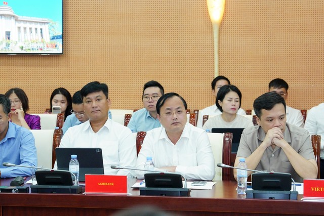 Chủ tịch HĐTV Agribank Tô Huy Vũ và Tổng giám đốc Agribank Phạm Toàn Vượng tại cuộc họp Chủ tịch HĐTV Agribank Tô Huy Vũ và Tổng giám đốc Agribank Phạm Toàn Vượng tại cuộc họp