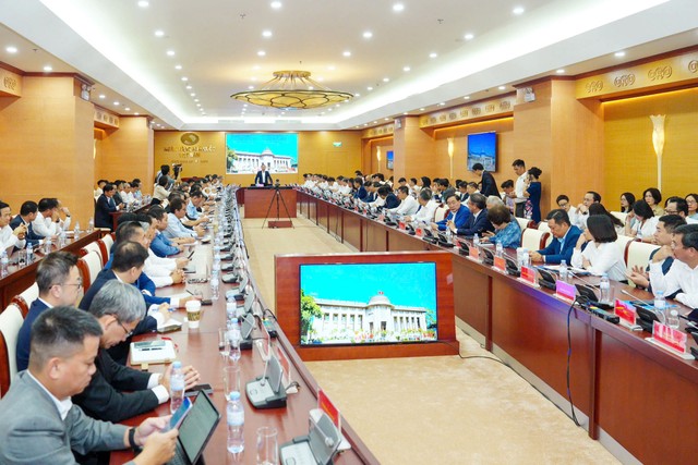 Toàn cảnh cuộc họp Toàn cảnh cuộc họp