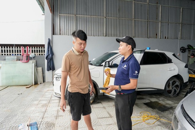 Cán bộ VBI giám định tổn thất xe bị ngập do lũ