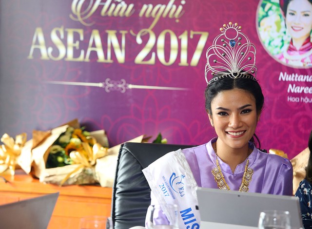 Hoa hậu, Á hậu và Top 10 Miss ASEAN Frendship 2017 giao lưu trực tuyến với độc giả Báo Đầu tư ảnh 16