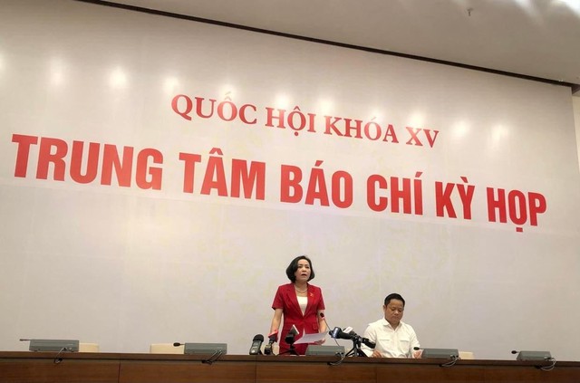 Bà Nguyễn Thị Thanh, Ủy viên Ủy ban Thường vụ Quốc hội, Trưởng ban Ban Công tác đại biểu, Văn phòng Quốc hội thông tin tại cuộc họp báo trưa 7/6 (ảnh: M.M)