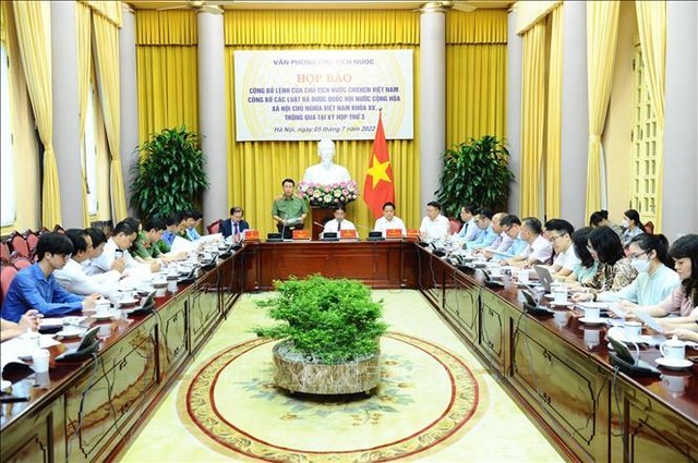 Toàn cảnh buổi họp báo công bố 5 Luật mới sáng 5/7 (ảnh: TTXVN)