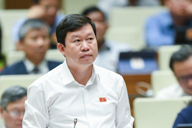 Đại biểu Nguyễn Quốc Luận (đoàn Yên Bái)