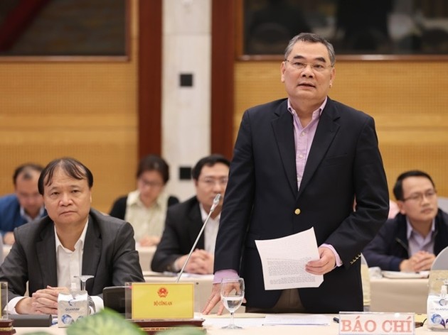 Trung tướng Tô Ân Xô thông tin tại buổi họp báo