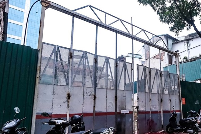 3 thửa đất liền kề tại số 296, 298 và 300 phố Bà Triệu