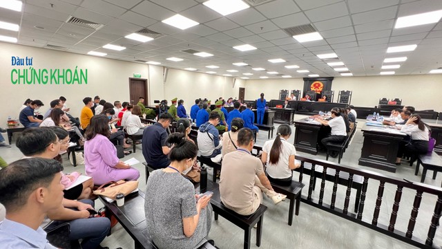 Phiên toà sơ thẩm xét xử nhóm Louis Holdings và đồng phạm sáng 9/5 (Ảnh: H.Y)