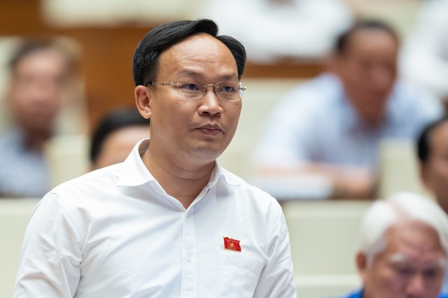 Đại biểu Phạm Văn Thịnh (đoàn Bắc Giang) nêu một số khó khăn vướng mắc trong triển khai nhà ở xã hội tại Bắc Giang