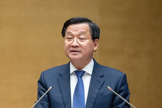 Phó thủ tướng Chính phủ Lê Minh Khái trả lời chất vấn sáng 8/6.