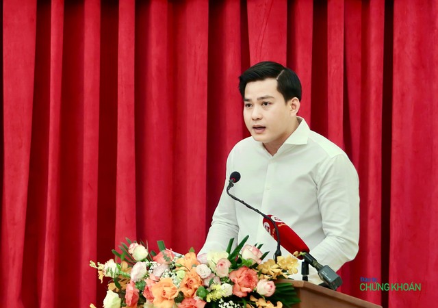 Ông Hoàng Hải, Cục trưởng Cục Quản lý nhà và Thị trường bất động sản (Bộ Xây dựng) phát biểu tại Họp báo Bộ Xây dựng chiều 13/6 (Ảnh: M.Minh)