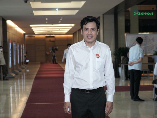 Đại biểu Quốc hội Trần Anh Tuấn (đoàn TP. Hồ Chí Minh), Phó Giám đốc Sở Kế hoạch và Đầu tư kiêm Trưởng Ban đổi mới quản lý doanh nghiệp TP.HCM