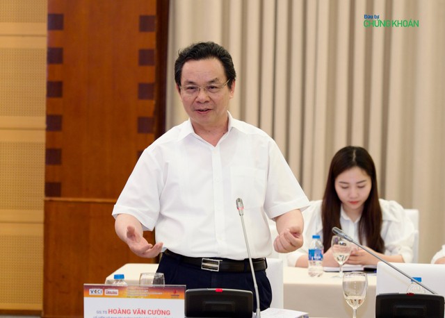 GS.TS Hoàng Văn Cường phát biểu tại Diễn đàn sáng 19/7 (Ảnh: M.M) GS.TS Hoàng Văn Cường phát biểu tại Diễn đàn sáng 19/7 (Ảnh: M.M)