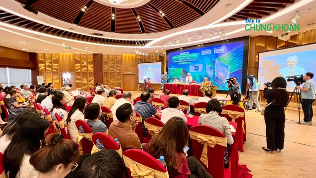 Diễn đàn "Đảm bảo an ninh năng lượng để phát triển kinh tế bền vững ở Việt Nam" chiều 20/9 thu hút sự quan tâm của nhiều nhà quản lý, chuyên gia, doanh nghiệp... Diễn đàn "Đảm bảo an ninh năng lượng để phát triển kinh tế bền vững ở Việt Nam" chiều 20/9 thu hút sự quan tâm của nhiều nhà quản lý, chuyên gia, doanh nghiệp...