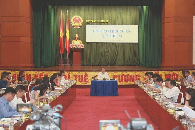 Toàn cảnh buổi họp báo chiều 5/10.