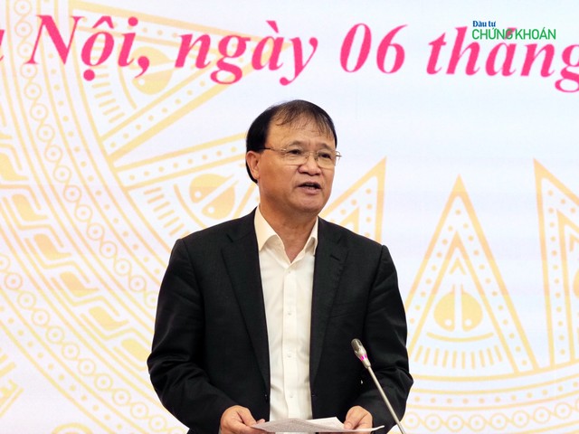 Thứ trưởng Bộ Công thương Đỗ Thắng Hải trình bày về biểu giá bán lẻ điện sinh hoạt mới tại Họp báo Chính phủ chiều 6/12 - Ảnh: M.Minh