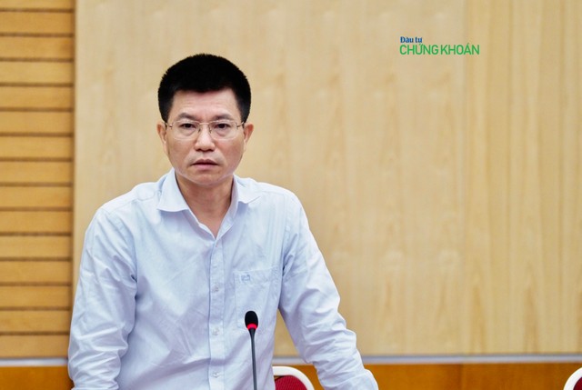 Ông Lưu Hoàng, Cục trưởng Cục Quản lý ngân quỹ, Kho bạc Nhà nước trả lời báo chí sáng 12/1 - Ảnh: M.Minh