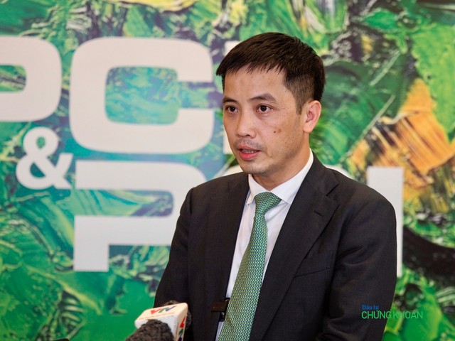 Ông Đậu Anh Tuấn trao đổi với báo chí bên lề sự kiện Ông Đậu Anh Tuấn trao đổi với báo chí bên lề sự kiện